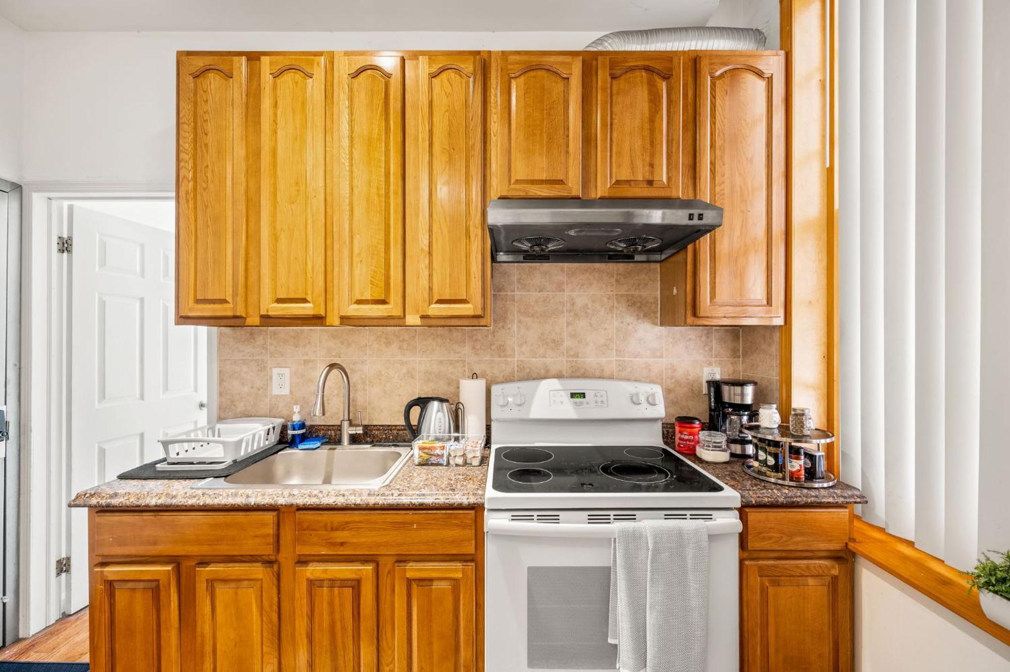 Charming In Heart Of With King Size Bed! * Philadelphia
