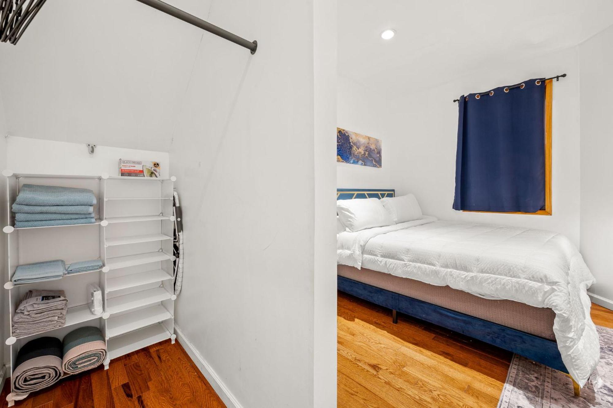 Apartment Charming In Heart Of With King Size Bed! *