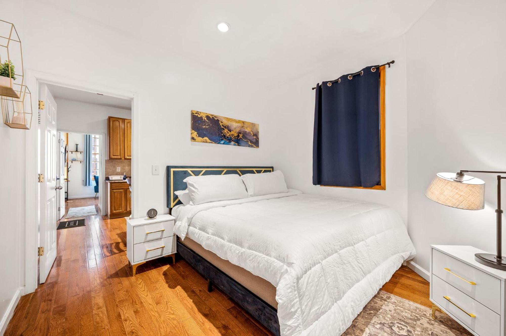 Charming In Heart Of With King Size Bed! * Philadelphia