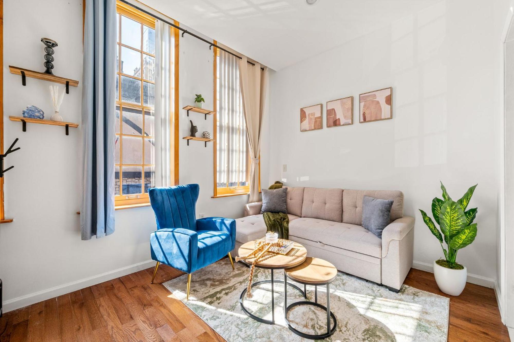 Charming In Heart Of With King Size Bed! * Philadelphia